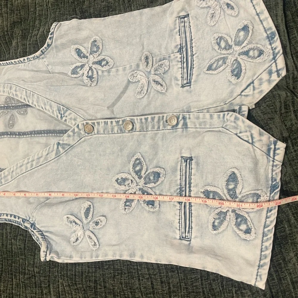 NWT Altar'd State Light Blue washed Denim Vest size M - Picture 10 of 11